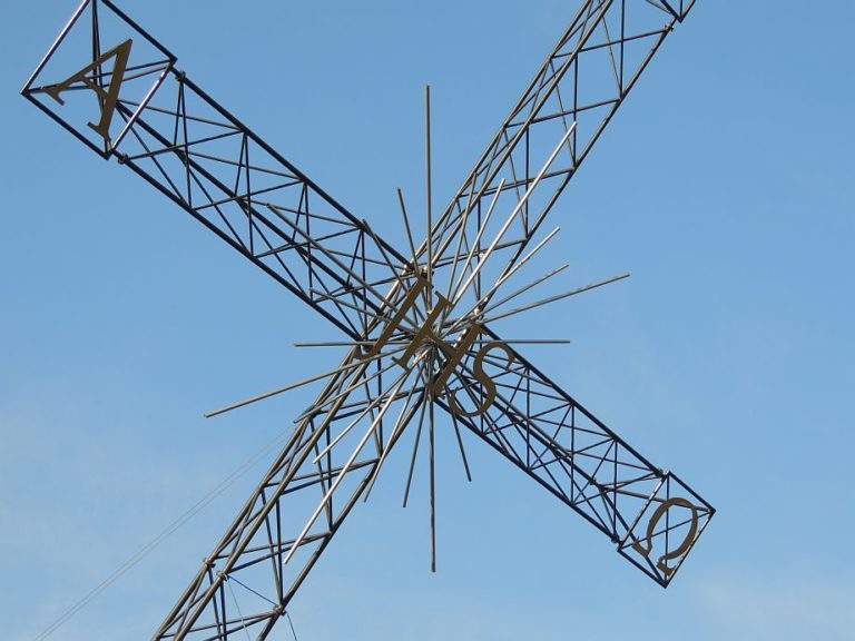 Podniesienie krzyża kratownicowego